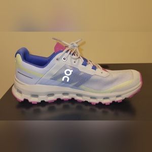 CLOUDVISTA SNEAKERS